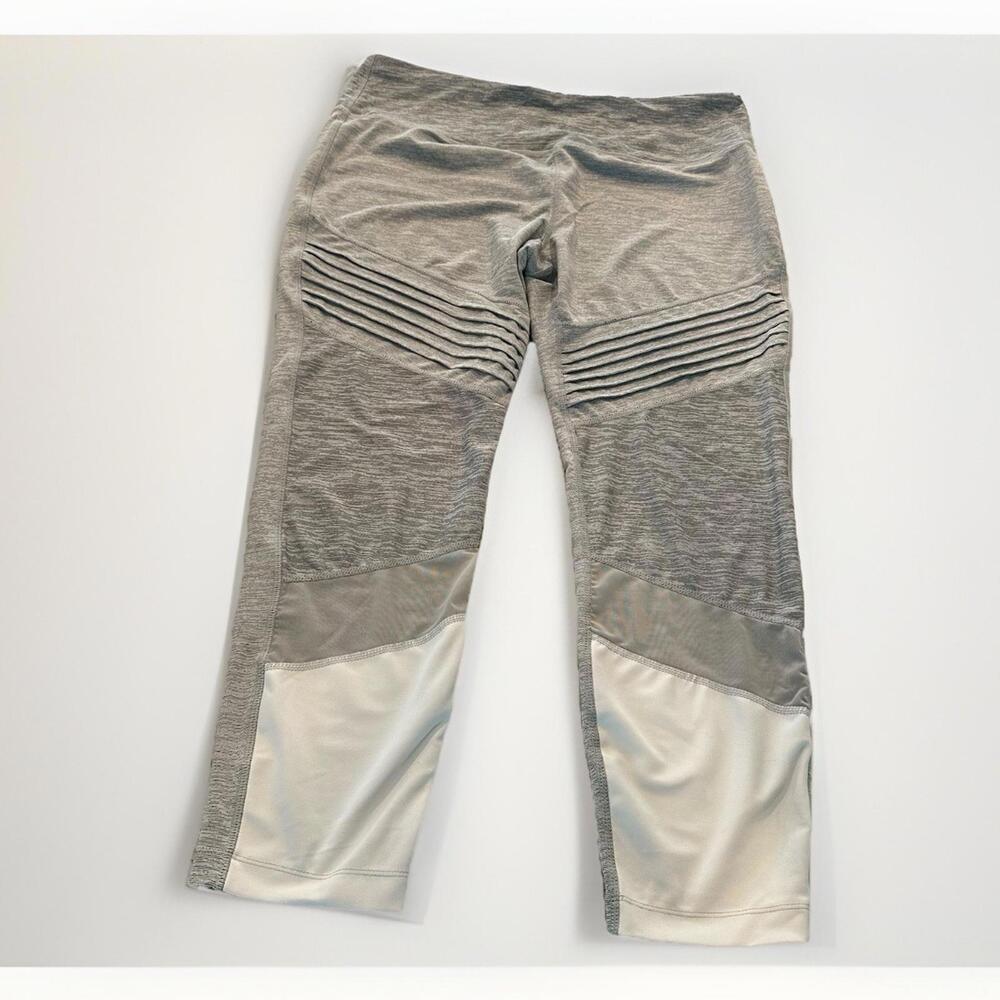 Avia Women’s Capri Leggings Workout Heather Gray And White XL 16-18